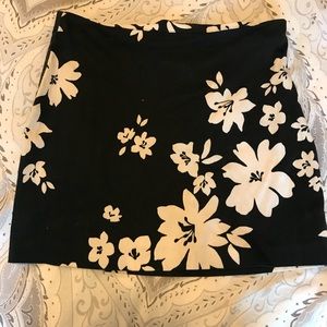 3/$15!Black and white skirt